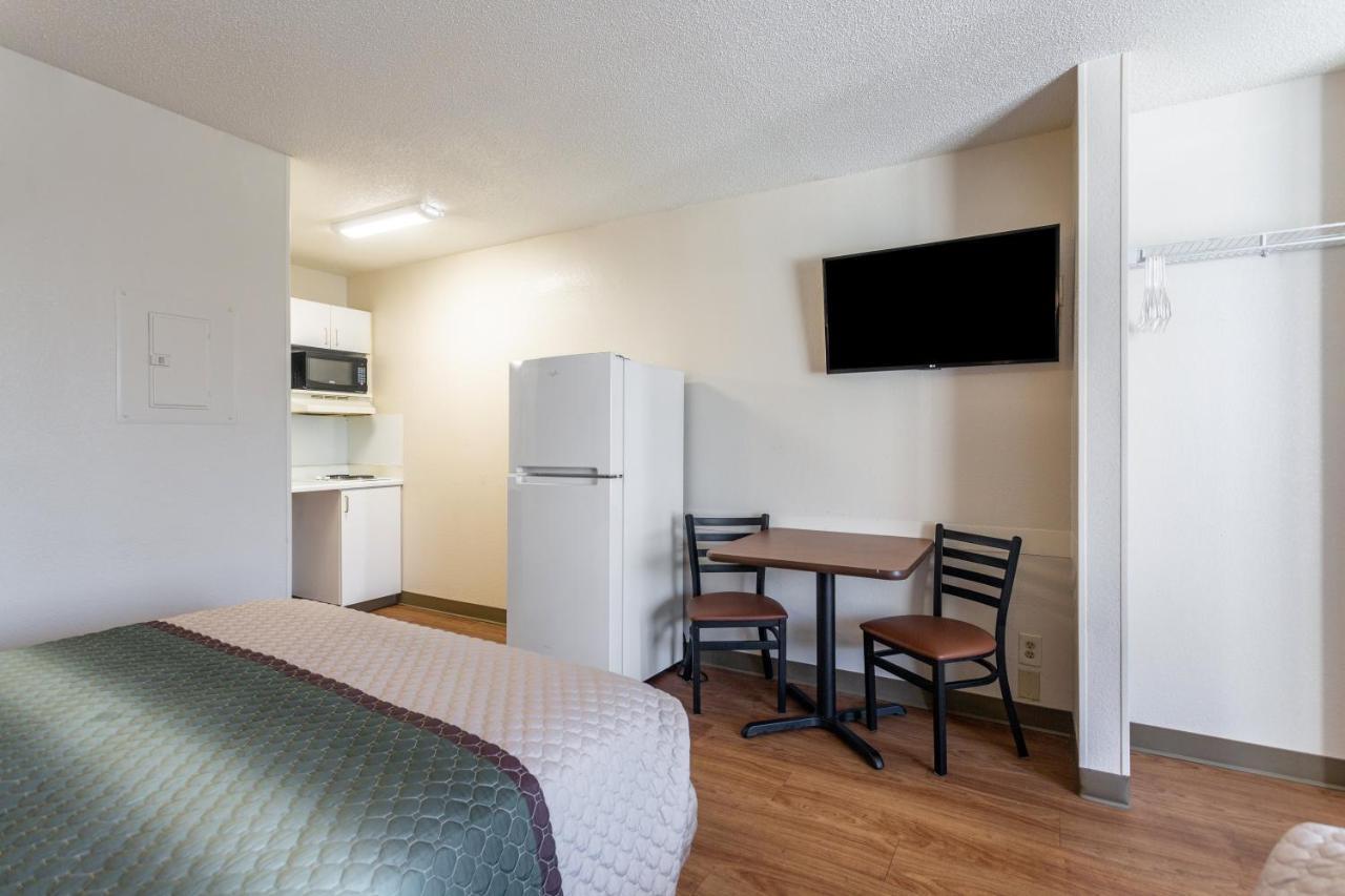 Hometowne Studios By Red Roof Nashville - Airport/Briley Pkwy Buitenkant foto